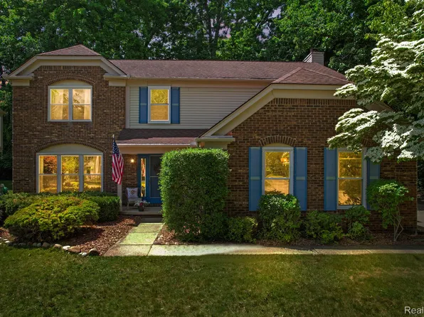 1710 Dawncrest Dr, West Bloomfield, MI 48324