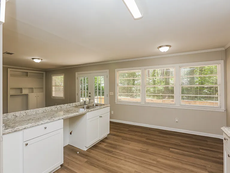 5538 Pine Lane Dr — Photo 11