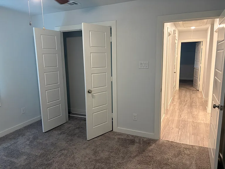 2800 Sierra Dr — Photo 20