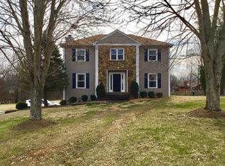 216 Park View Dr, Louisville, KY 40245