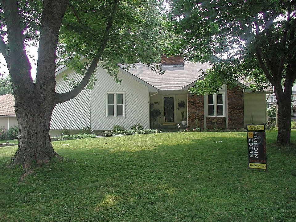 1st image of 1004 NW Woodlynne Dr