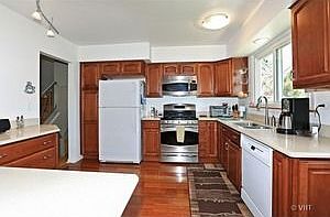 4th image of 557 Anita St
