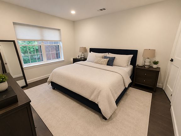 5th image of 104 Lake Shore Rd APT 4