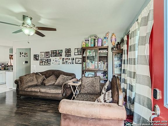 4th image of 111 GALWAY DR