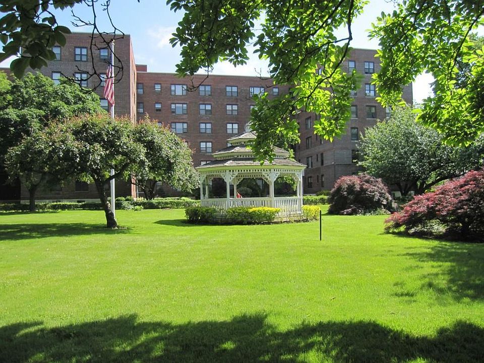 2nd image of 210 Pelham Rd APT 4K