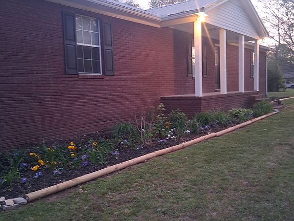 3rd image of 547 Busby Rd