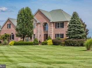 2 Roosevelt Ave, Pennington, NJ 08534