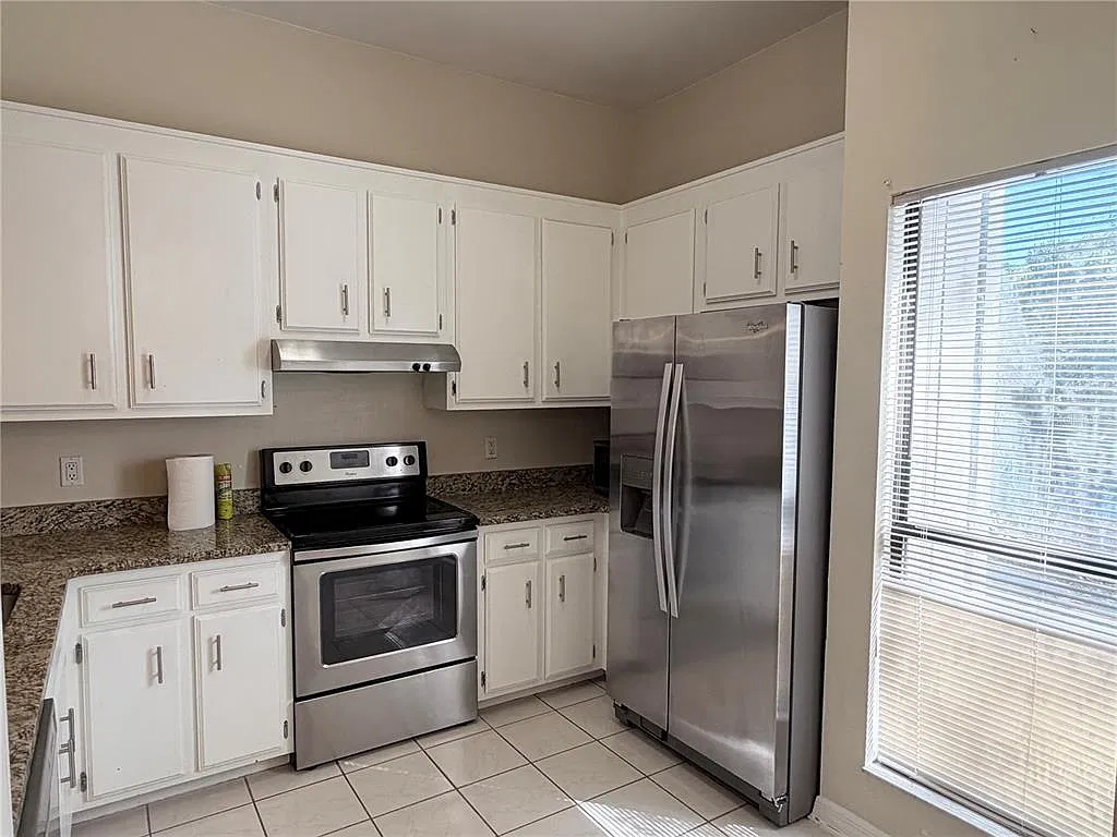 3 bed, 2.5 bath, 1610 sqft, $1,795 — Photo 3