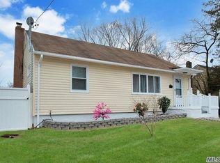 142 Davidson St, Wyandanch, NY 11798