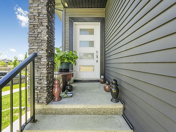 5th image of 2933 58th Ave NE
