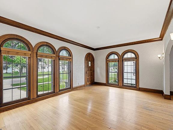 4th image of 3309 S Springfield Ave #3309
