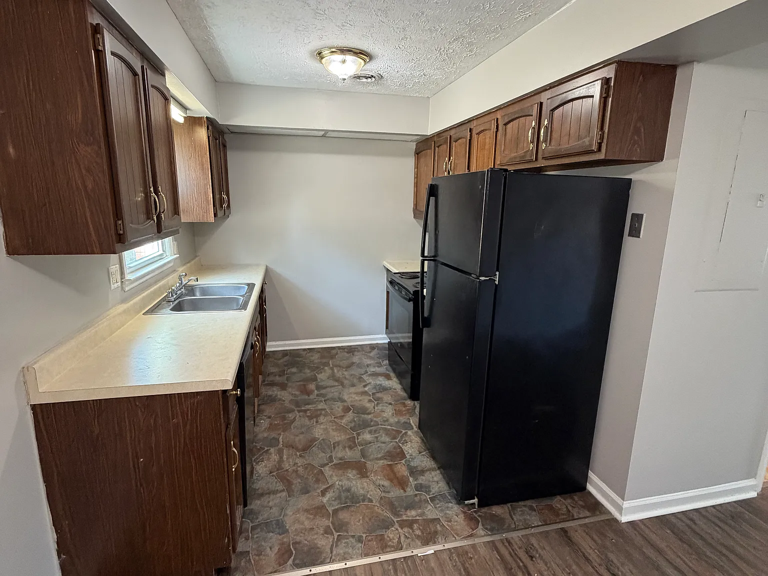 2 bed, 1.5 bath, 1000 sqft, $975 — Photo 3