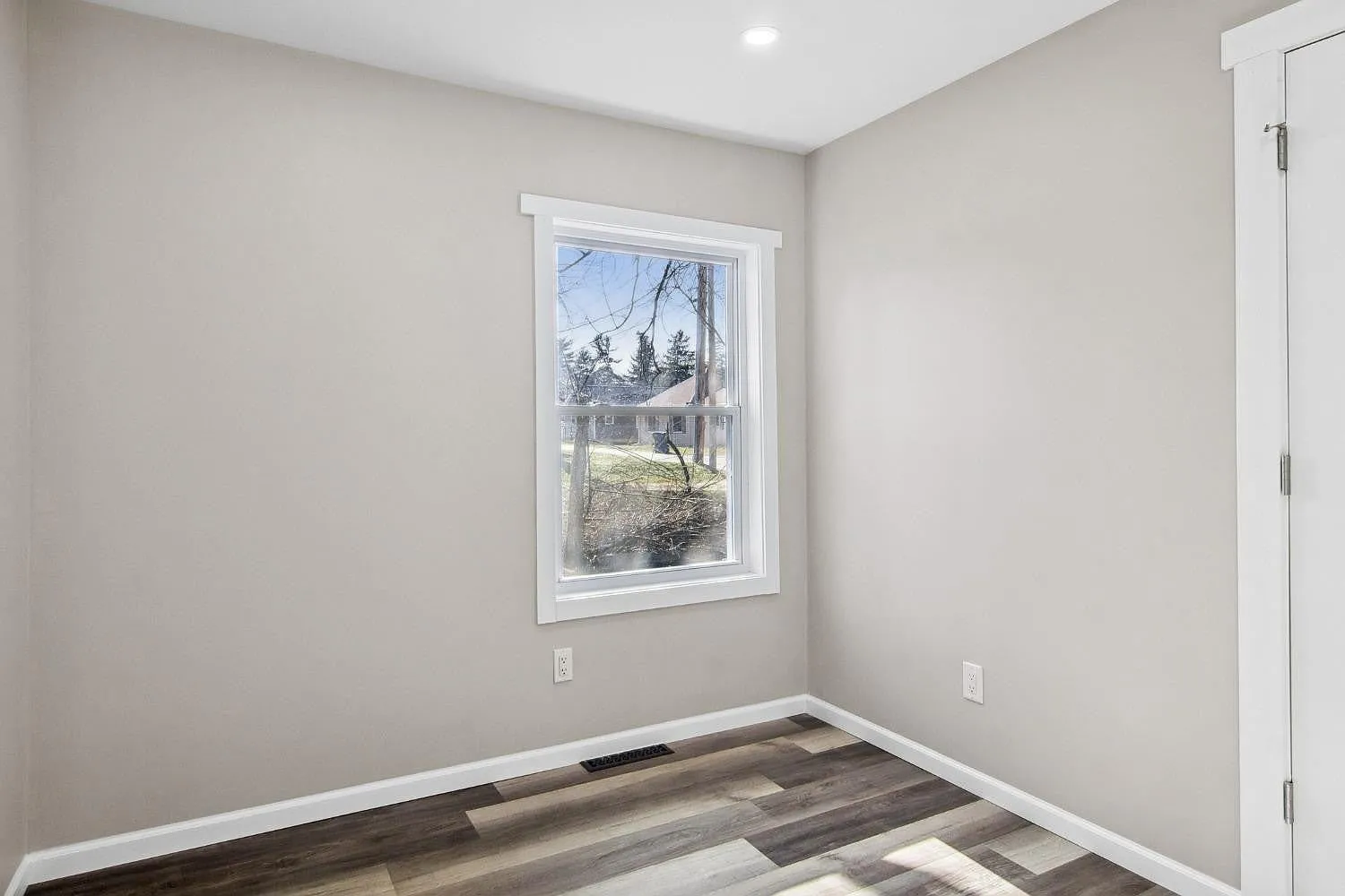 3 bed, 1.5 bath, 1340 sqft, $1,800 — Photo 2