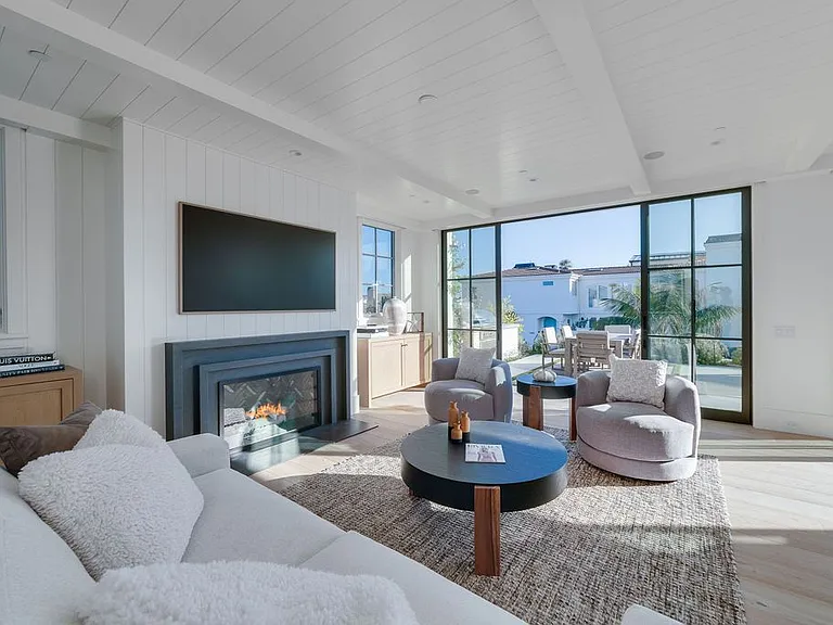 2820 Bayview Dr — Photo 12