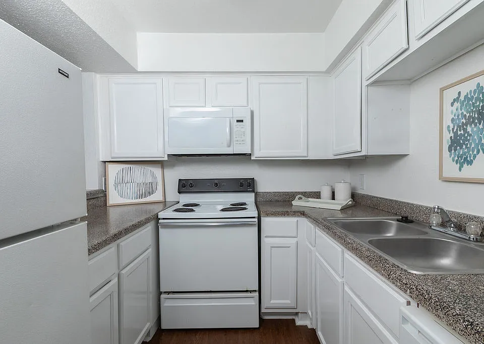 Carelton Courtyard apartments community photo
