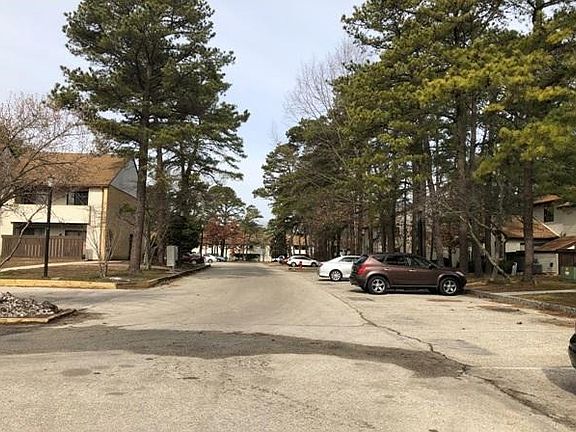 Exterior Neighborhood (street photo)