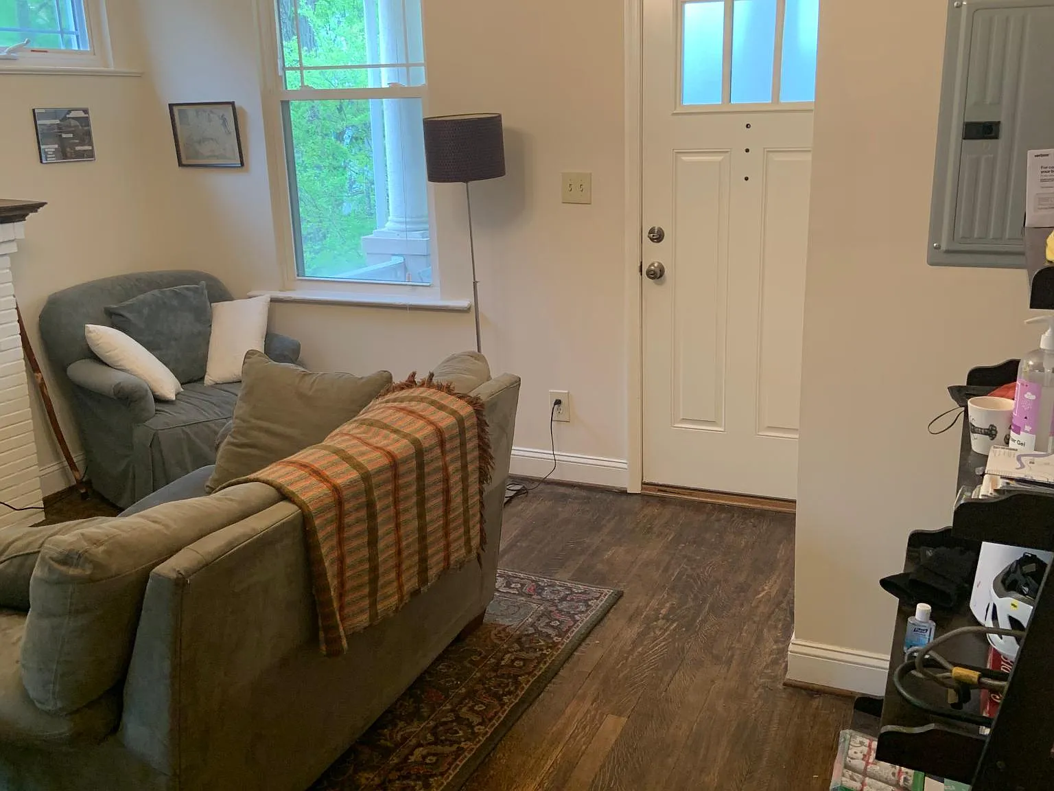 LR/Front Door