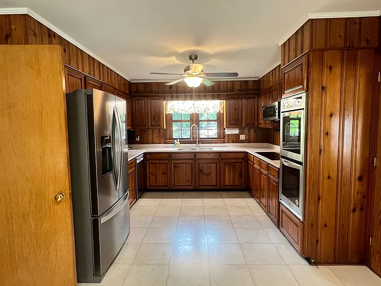1943 Birchwood Way — Photo 14