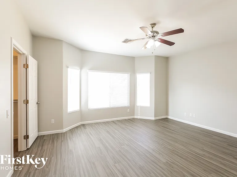 5229 W Shumway Farm Rd — Photo 8