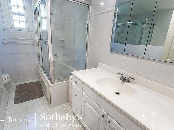 5th image of 372 Burns St #3