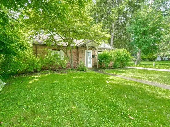 165 Penhurst Rd, Rochester, NY 14610