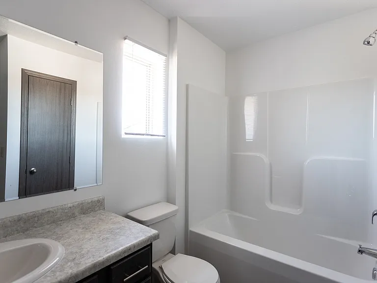 85 Commons — Photo 11