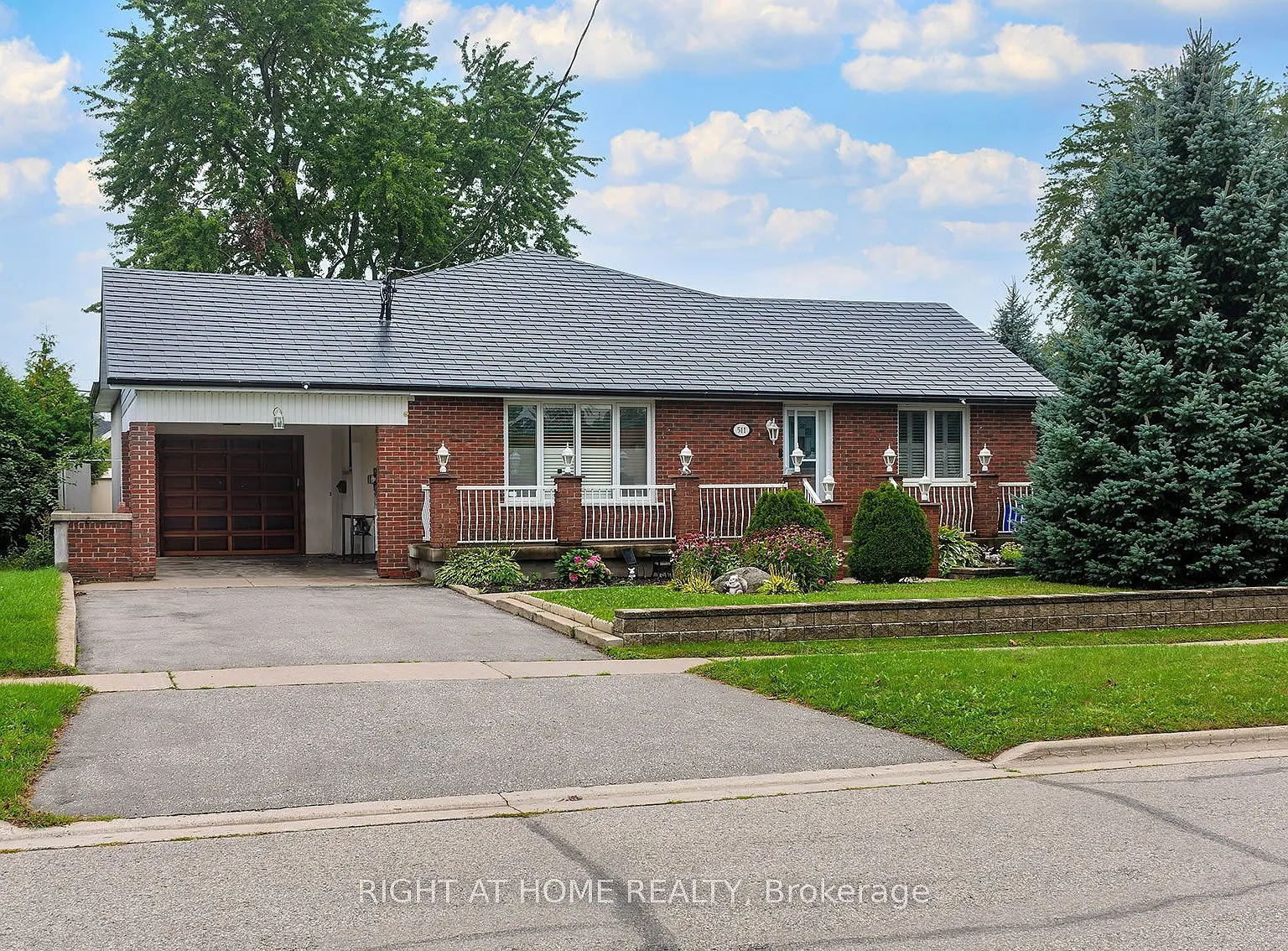 3 bed, $2,200 — Photo 2