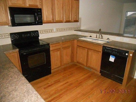 4th image of 2113 E Village Dr