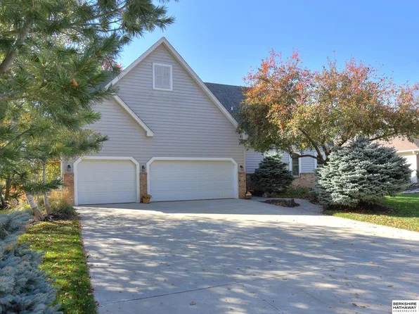 75 Ginger Woods Ter, Valley, NE 68064