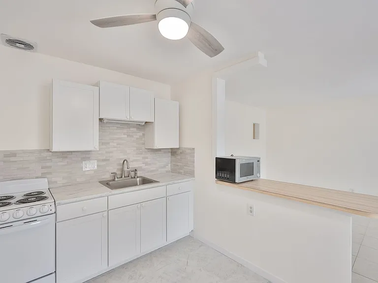 2035 Edgewater Dr #6 — Photo 4