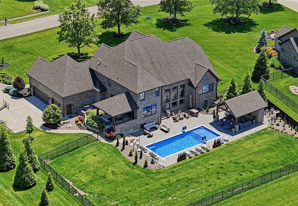 8231 Turning Leaf Xing, Springboro, OH 45066 | Zillow