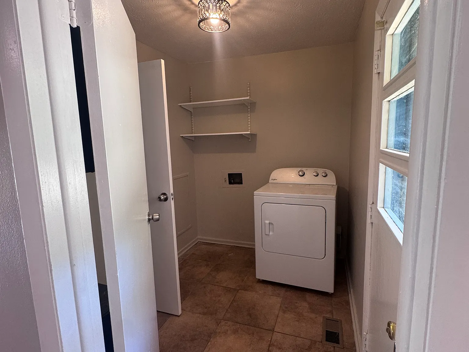 4 bed, $1,950 — Photo 3