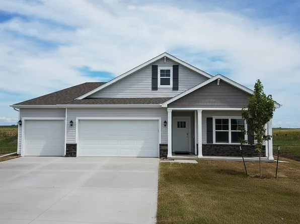 3390 Paradise Ln, Waukee, IA 50263