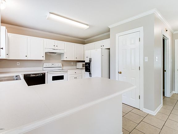 3rd image of 112 Avron Dr