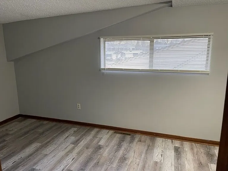 902 Hartwell Dr — Photo 7