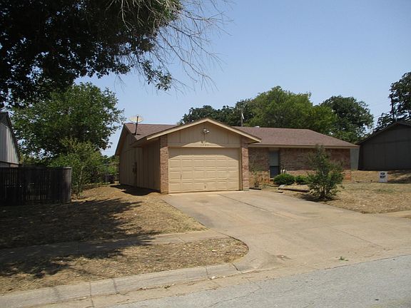 3rd image of 3805 Glengate Dr