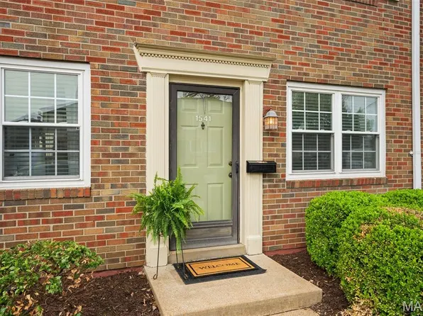 1541 E Swan Cir, Saint Louis, MO 63144
