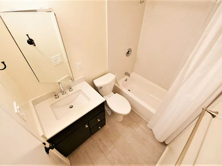95 Linda Apartments — Photo 11