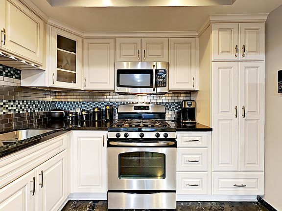 4th image of 2300 Duane St APT 8