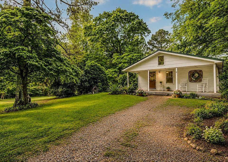 1st image of 11 Whisper Ln