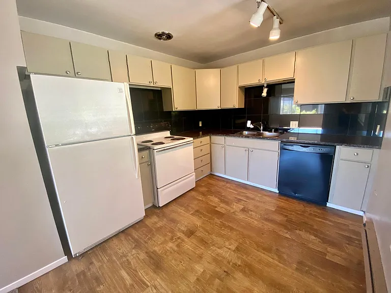 512 Galer St — Photo 2