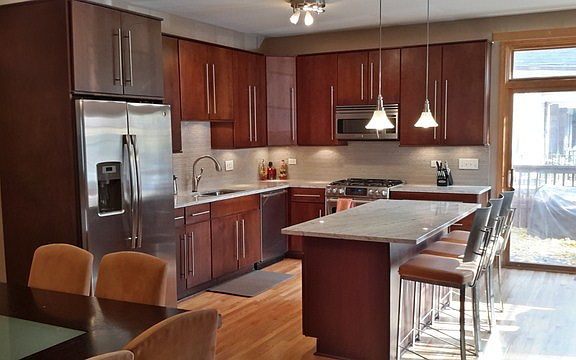 3rd image of 424 E Oakwood Blvd Unit 14