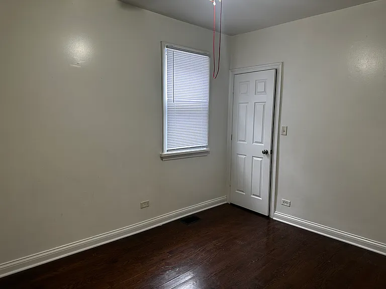 12026 S Lafayette Ave — Photo 4