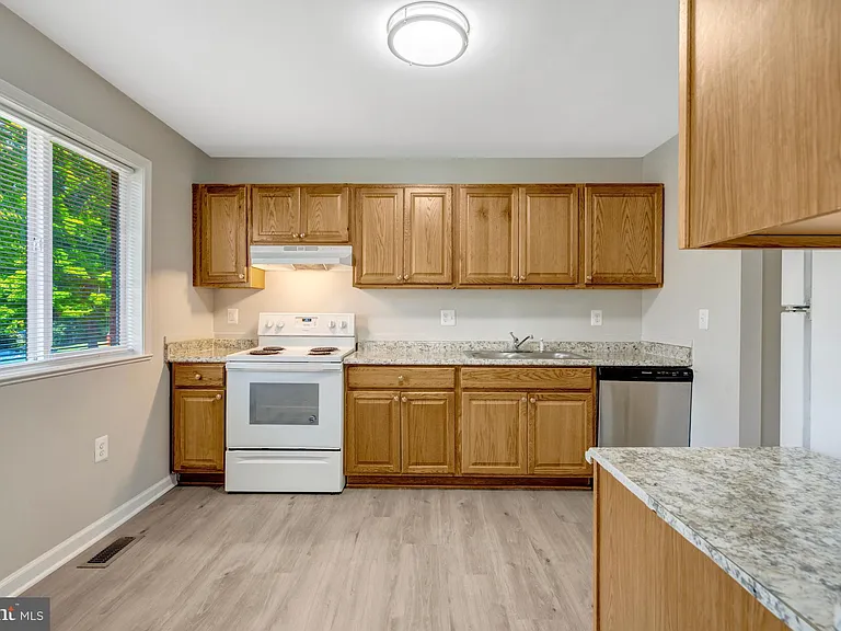 7065 Leewood Forest Dr — Photo 14