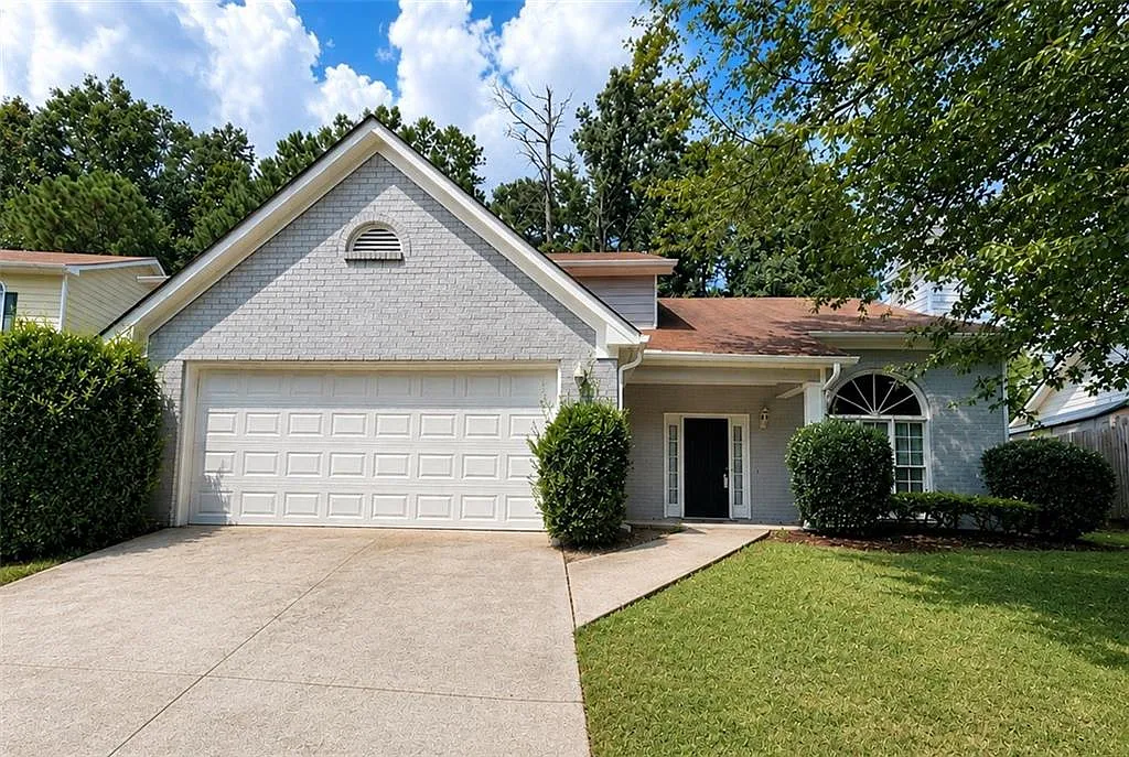 3 bed, 2.0 bath, 2456 sqft, $2,750 — Photo 1