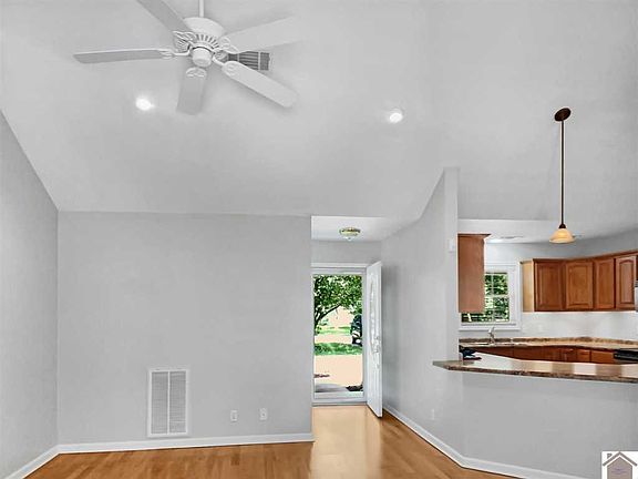 4th image of 521 Shady Ln