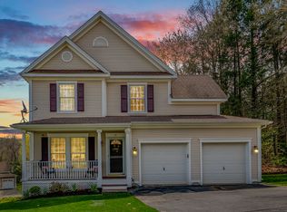 19 Village Ln #19, Canton, CT 06019