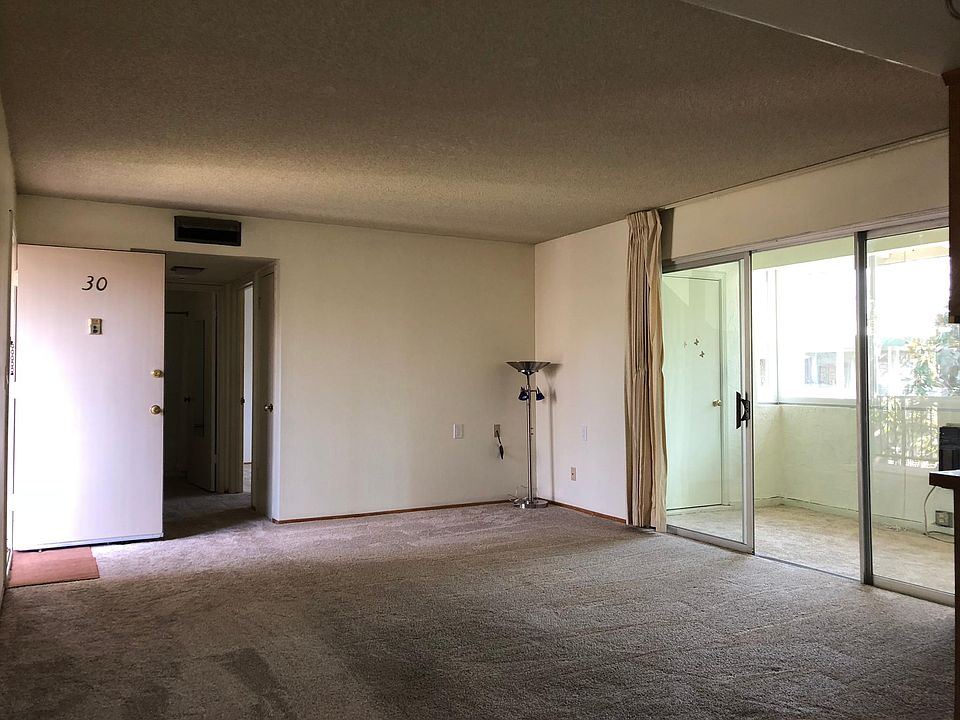 Large living room with balcony