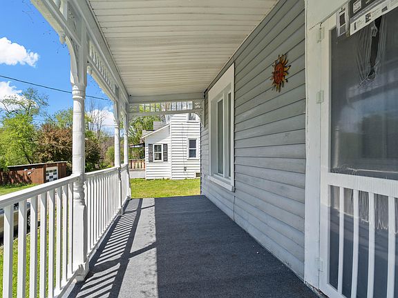 4th image of 104 Church St