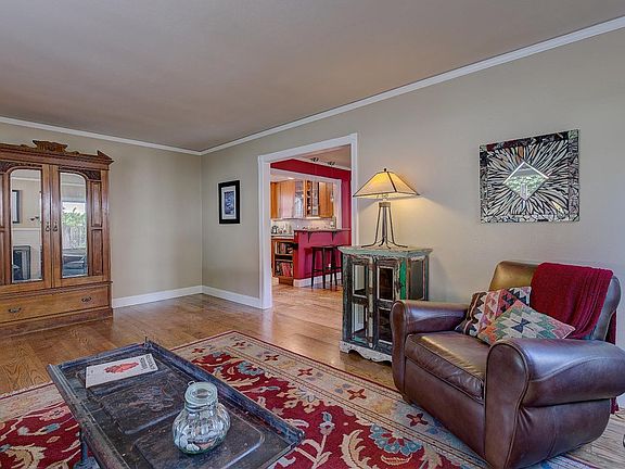 4th image of 1089 Lupin Way